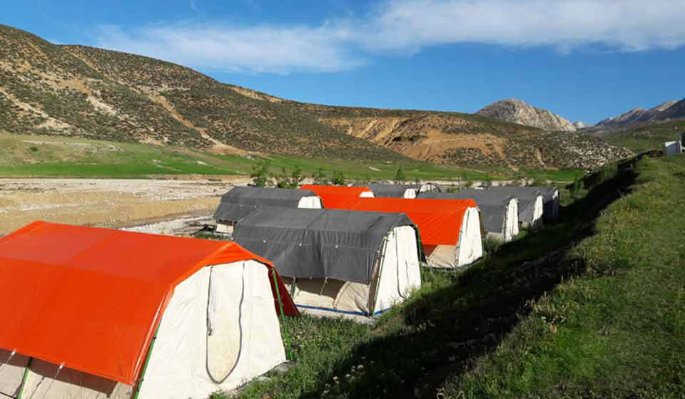 چادرهای عشایری یا به اصطلاح اسکلتی و هلال احمری